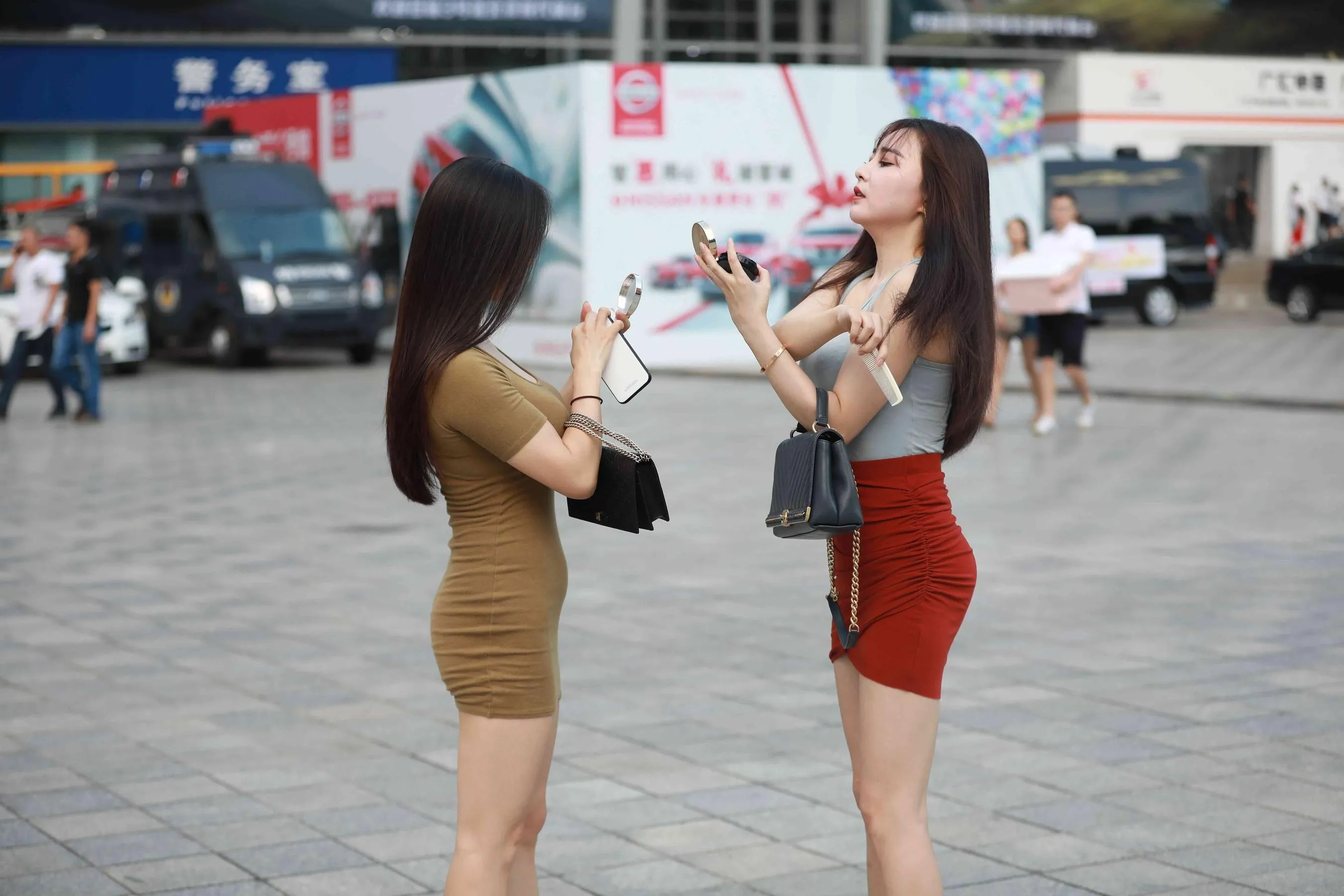 [魔镜街拍] NO.011 街拍红裙小姐姐 [142P]插图4